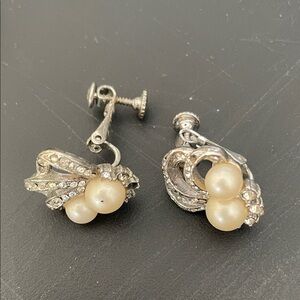 Lisner patented Silver and pearls and rhinestones Clip-On Earrings. Mid century